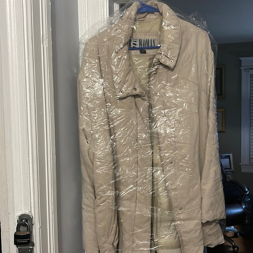 Plus size short off white jacket in excellent condition